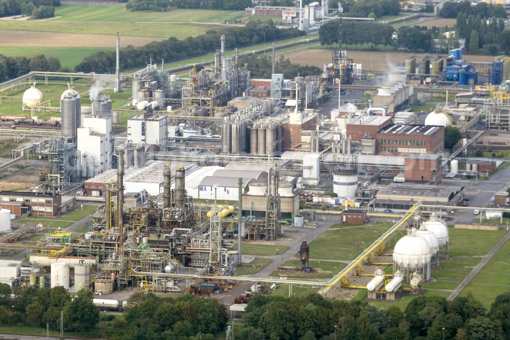 Aerial photograph Rheinberg - Industrial site with the company Solvay in Rheinberg on the Lower Rhine in North Rhine-Westphalia