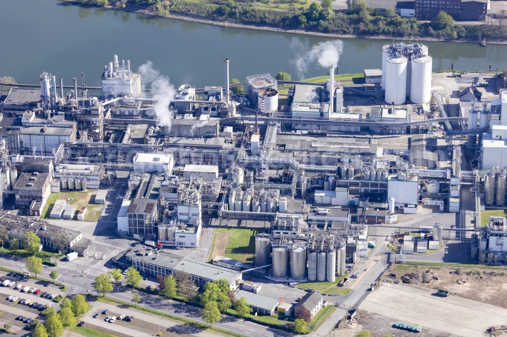 Aerial image Krefeld - Industrial area of the inland port on Duesseldorfer Strasse on the Rhine in Krefeld in the federal state of North Rhine-Westphalia