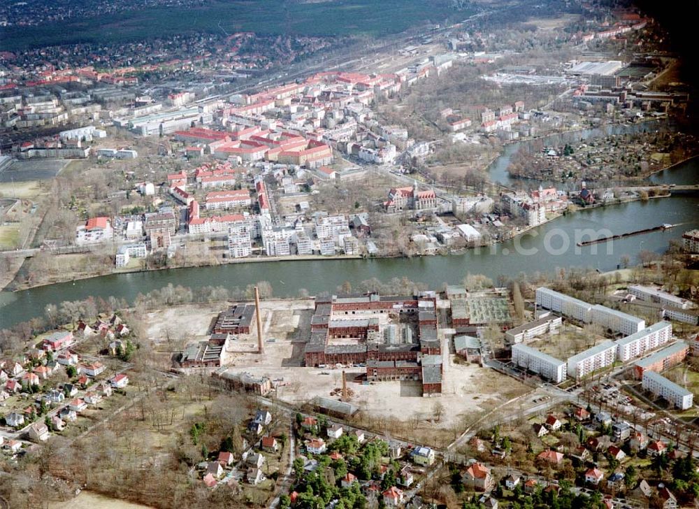 Aerial photograph Berlin - KÖPENICK - Industriegelände (ehem. REWATEX) an der Ottmar-Geschke Straße in Berlin - Köpenick. Ein Projekt der AENGEVELT-Immobilien-AG. 13.03.03