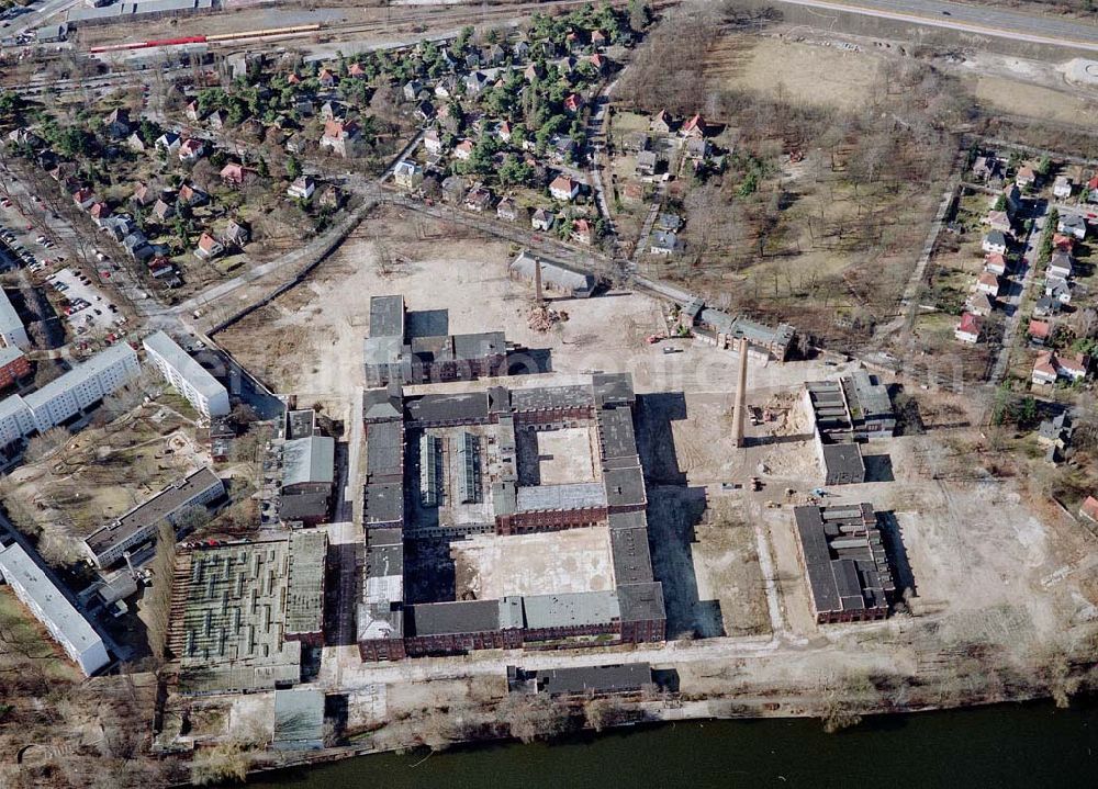 Aerial photograph Berlin - KÖPENICK - Industriegelände (ehem. REWATEX) an der Ottmar-Geschke Straße in Berlin - Köpenick. Ein Projekt der AENGEVELT-Immobilien-AG. 13.03.03