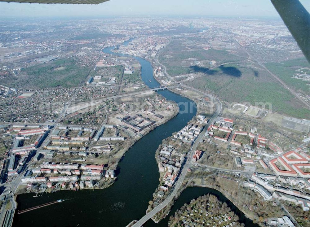 Berlin - KÖPENICK from the bird's eye view: Industriegelände (ehem. REWATEX) an der Ottmar-Geschke Straße in Berlin - Köpenick. Ein Projekt der AENGEVELT-Immobilien-AG. 13.03.03