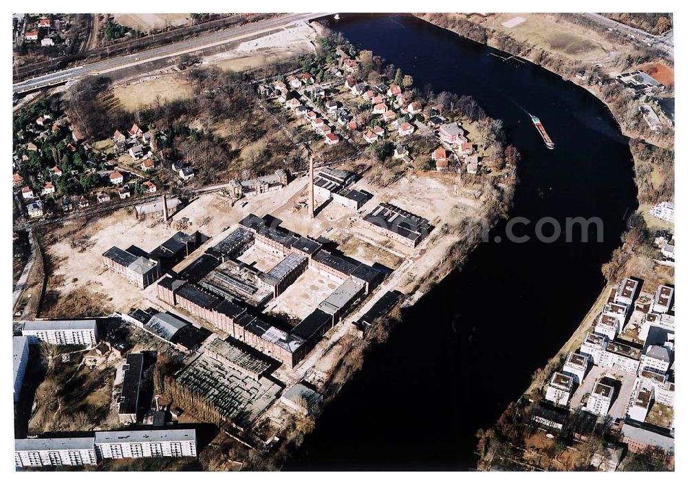 Aerial photograph Berlin - KÖPENICK - Industriegelände (ehem. REWATEX) an der Ottmar-Geschke Straße in Berlin - Köpenick. Ein Projekt der AENGEVELT-Immobilien-AG. 13.03.03