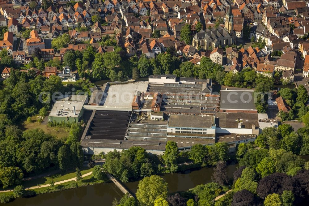 Warendorf from above - The industrial area on the Emsinsel in the course of the Ems in Warendorf in the state North Rhine-Westphalia. The area formerly belongs to the Brinkhaus GmbH and is currently unused