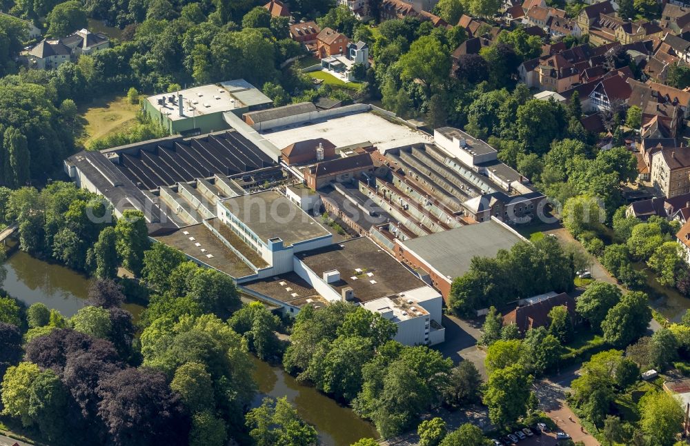 Warendorf from above - The industrial area on the Emsinsel in the course of the Ems in Warendorf in the state North Rhine-Westphalia. The area formerly belongs to the Brinkhaus GmbH and is currently unused