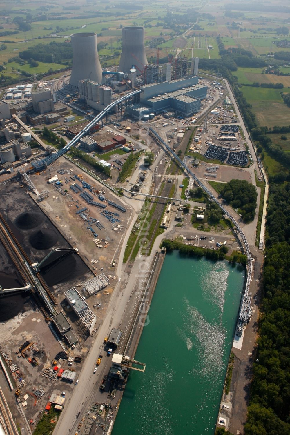 Aerial image Hamm - Dock at the coal-fired power plant in Hamm in North Rhine-Westphalia