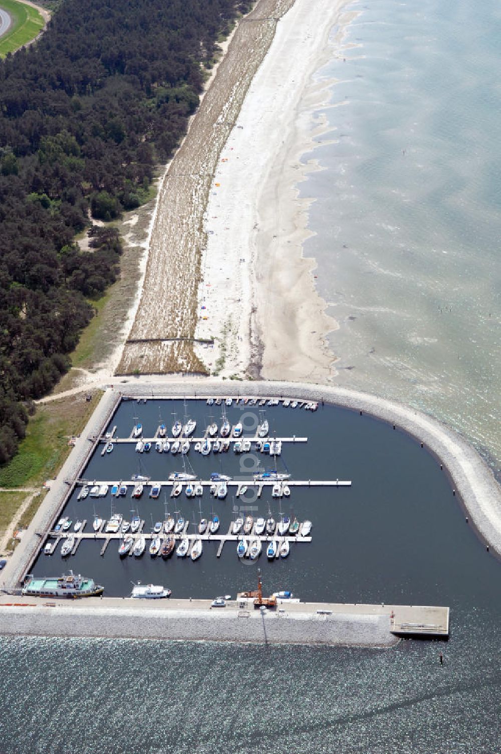 Lubmin from the bird's eye view: Blick auf den Industriehafen Lubmin nahe dem stillgelegtem Kernkraftwerk / KKW VEB Brunno Leuschner, nach der Wende Kernkraftwerk Greifswald / KGR. Zur Industrieansiedlung wurde der ehemalige Kühlwasserauslaufkanal des KKW mit öffentlichen Mitteln zu einem Hafen ausgebaut. Zusätzlich soll ein Gasturbinenkraftwerk errichtet werden, das den Standort attraktiv für energieintensive Industrie (Holz, Papier, Metall) machen soll. Heute erfolgt der Rückbau des KKW durch die Energiewerke Nord GmbH, Latzower Staße 1, 17509 Rubenow, Tel. +49(0)38354 40, Fax: +49(0)38354 22458, e-mal: poststelle@ewn-gmbh.de