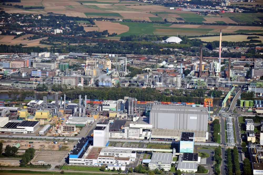 Frankfurt am Main from the bird's eye view: The industrial estate Hoechst in Frankfurt at the Main in Hesse