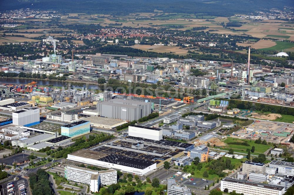 Frankfurt am Main from the bird's eye view: The industrial estate Hoechst in Frankfurt at the Main in Hesse