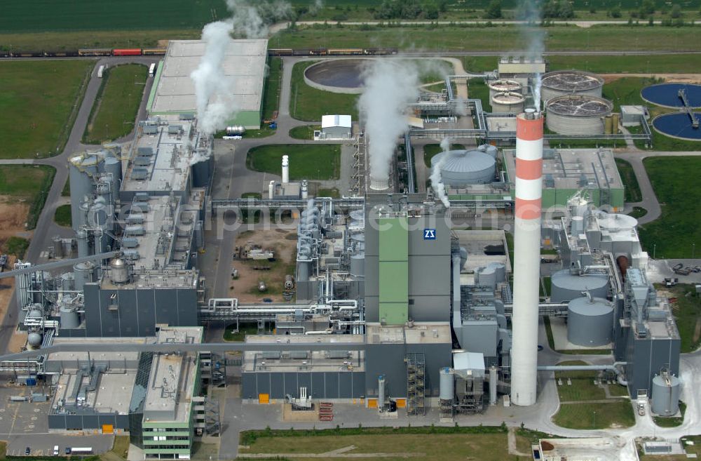 Aerial image Stendal-Arneburg - Werksgelände der Zellstoff Stendal GmbH, Zentraleuropas modernster und größter Hersteller von NBSK (Northern Bleached Softwood Kraft) Marktzellstoff im Industriegebiet Stendal Arneburg. Site of the Zellstoff Stendal GmbH, Central Europe's most modern and largest producer of NBSK (Northern Bleached Softwood Kraft) pulp market in the industrial area Stendal Arneburg.