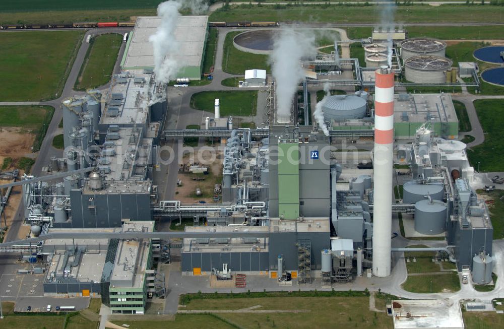 Aerial photograph Stendal-Arneburg - Werksgelände der Zellstoff Stendal GmbH, Zentraleuropas modernster und größter Hersteller von NBSK (Northern Bleached Softwood Kraft) Marktzellstoff im Industriegebiet Stendal Arneburg. Site of the Zellstoff Stendal GmbH, Central Europe's most modern and largest producer of NBSK (Northern Bleached Softwood Kraft) pulp market in the industrial area Stendal Arneburg.