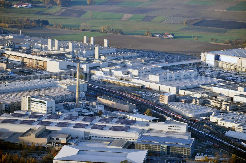 Aerial photograph Ingolstadt - Blick über die Werkshallen der Audi AG. View across the plant halls of the car producing Audi AG.