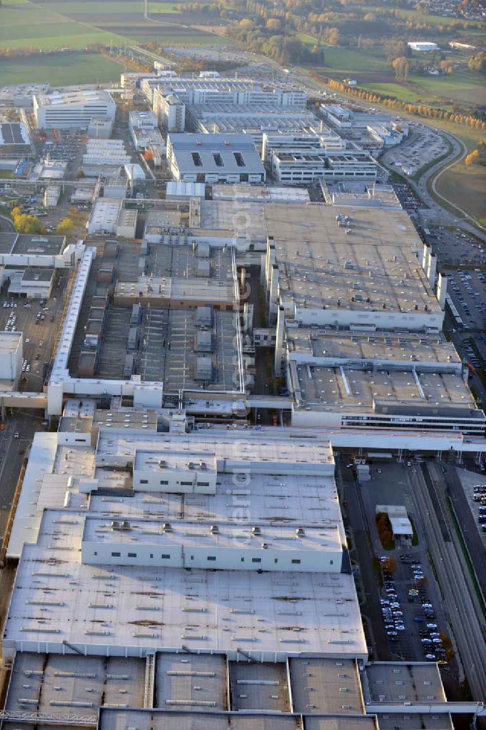 Aerial photograph Ingolstadt - Blick über die Werkshallen der Audi AG. View across the plant halls of the car producing Audi AG.