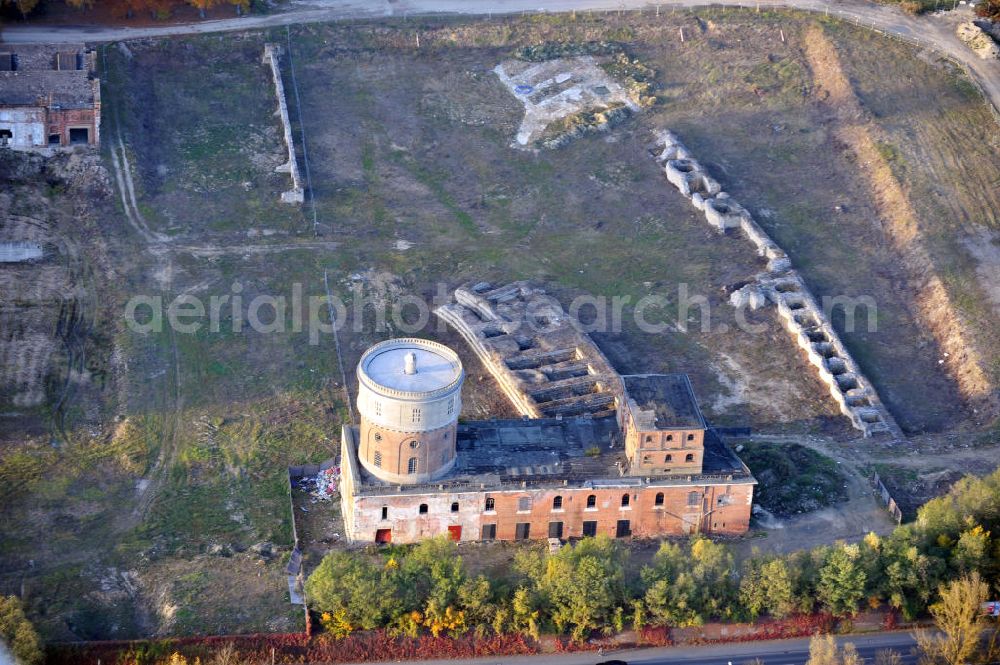 Ingolstadt from above - Die Geschützstellung, der Kavalier Dallwigk, mit dem Wasserturm sind Denkmäler des Industriezeitalters in Ingolstadt. Beide sind Ruinen der Ingolstädter Festungsanlagen auf dem Gelände der Alten Gießerei der Schubert & Salzer Maschinenfabrik AG. Die Gebäude werden in Vorbereitung des Umbaus zum Museum für konkrete Kunst und Design von der Morpho-Logic Architektur und Stadtplanung restauriert und saniert. Parts of the Ingolstadt fortification ruins Kavalier Dallwigk with its water tower which are monuments of Ingolstadts Industrial Age.