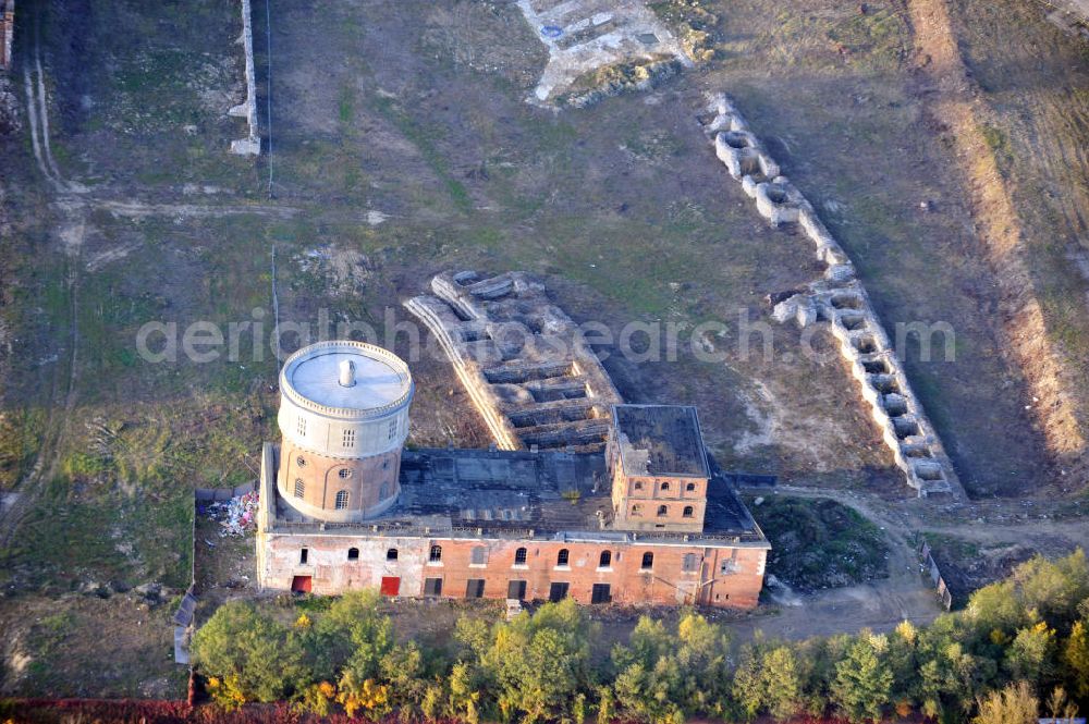 Ingolstadt from the bird's eye view: Die Geschützstellung, der Kavalier Dallwigk, mit dem Wasserturm sind Denkmäler des Industriezeitalters in Ingolstadt. Beide sind Ruinen der Ingolstädter Festungsanlagen auf dem Gelände der Alten Gießerei der Schubert & Salzer Maschinenfabrik AG. Die Gebäude werden in Vorbereitung des Umbaus zum Museum für konkrete Kunst und Design von der Morpho-Logic Architektur und Stadtplanung restauriert und saniert. Parts of the Ingolstadt fortification ruins Kavalier Dallwigk with its water tower which are monuments of Ingolstadts Industrial Age.