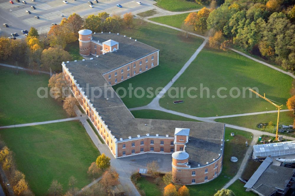 Aerial photograph Ingolstadt - Die Geschützstellung, der Kavalier Elbracht. Das Gebäude beherbergt heute das Staatliche Bauamt Ingolstadt und die Johann-Nepomuk-von-Kurz-Schule, eine Schule für Körperbehinderte mit heilpädagogischer Tagesstätte.The cavalier Elbracht, today hosting the national department of planning and building and a school for physically handicapped persons with a curing educational daycare.