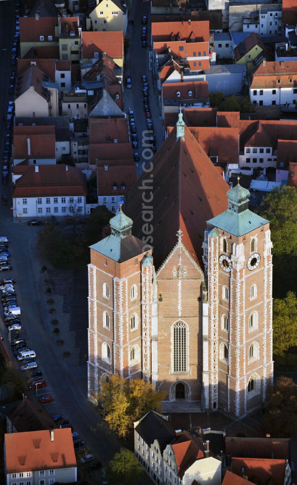 Aerial photograph Ingolstadt - Das katholische Liebfrauenmünster oder Münster Zur Schönen Unserer Lieben Frau mit dem unvollendeten Nordturm. The catholic Liebfrauenmuenster with the uncompleted northern tower.