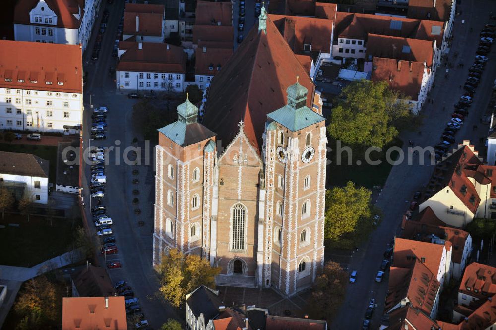 Ingolstadt from above - Das katholische Liebfrauenmünster oder Münster Zur Schönen Unserer Lieben Frau mit dem unvollendeten Nordturm. The catholic Liebfrauenmuenster with the uncompleted northern tower.