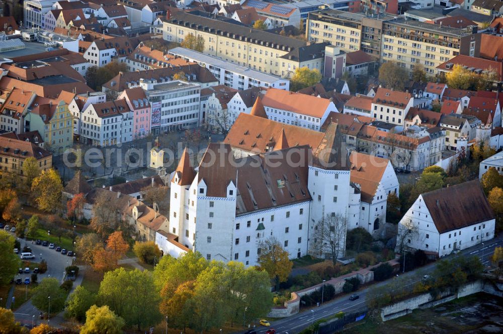 Aerial image Ingolstadt - Das Neue Schloß am Paradeplatz. Heute beherbergt es das Bayerische Armeemuseum. The new castle at the square Paradeplatz. Today it hosts the Bavarian museum of army.