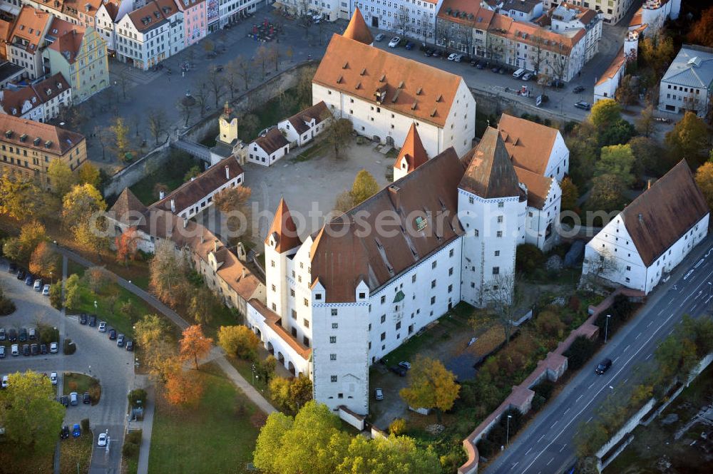 Aerial photograph Ingolstadt - Das Neue Schloß am Paradeplatz. Heute beherbergt es das Bayerische Armeemuseum. The new castle at the square Paradeplatz. Today it hosts the Bavarian museum of army.