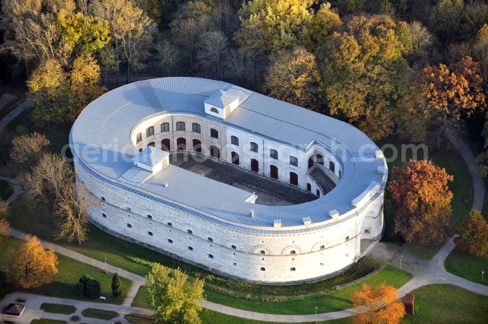 Ingolstadt from the bird's eye view: Der Turm Triva ist der östliche Flankenturm des Festungsbaus Reduit Tilly, in dem seit 2009 das Bayerische Polizeimuseum untergebracht ist. The tower Turm Triva is a tower in the east of the fortification Reduit Tilly. The Bavarian museum of police is located in it.