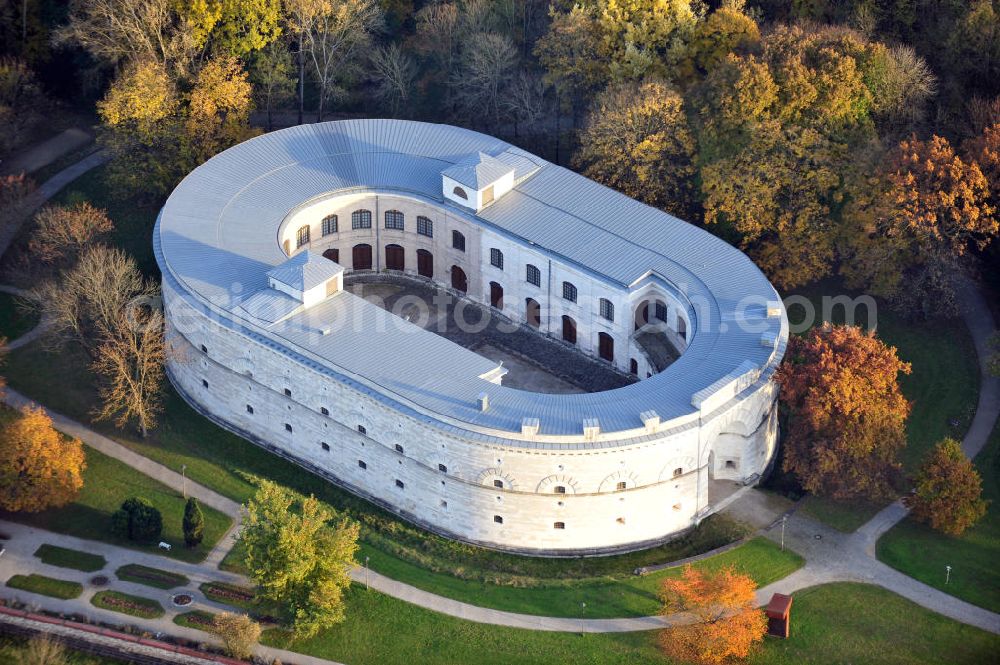 Aerial photograph Ingolstadt - Der Turm Triva ist der östliche Flankenturm des Festungsbaus Reduit Tilly, in dem seit 2009 das Bayerische Polizeimuseum untergebracht ist. The tower Turm Triva is a tower in the east of the fortification Reduit Tilly. The Bavarian museum of police is located in it.