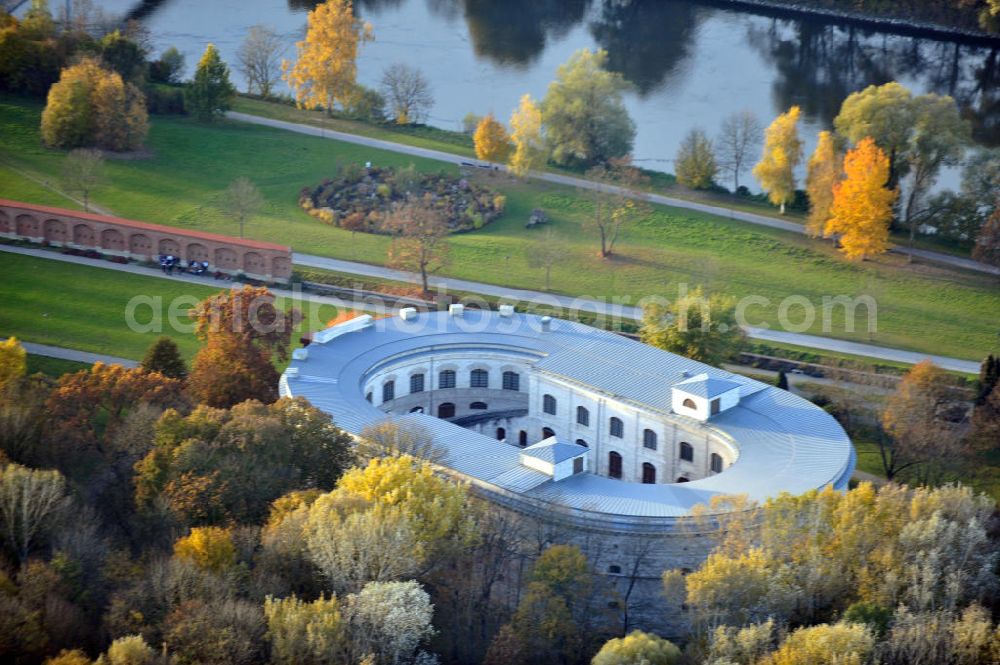 Ingolstadt from above - Der Turm Triva ist der östliche Flankenturm des Festungsbaus Reduit Tilly, in dem seit 2009 das Bayerische Polizeimuseum untergebracht ist. The tower Turm Triva is a tower in the east of the fortification Reduit Tilly. The Bavarian museum of police is located in it.