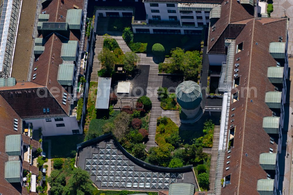 Braunschweig from above - Patio of the building of a multi-family residential building in Brunswick in the state Lower Saxony, Germany