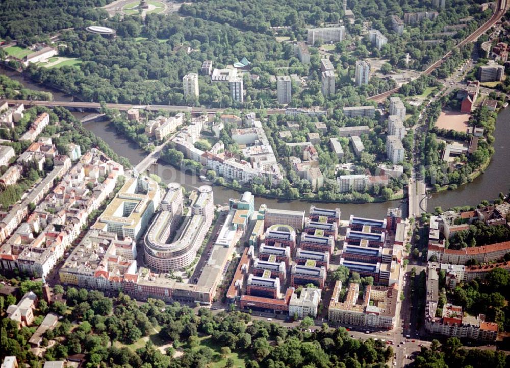 Aerial image Berlin - Innenministerium (Spreebogen) und FOCUS-Teleport der DIFA an der Stromstraße 1-7 in Berlin Moabit 08.07.02