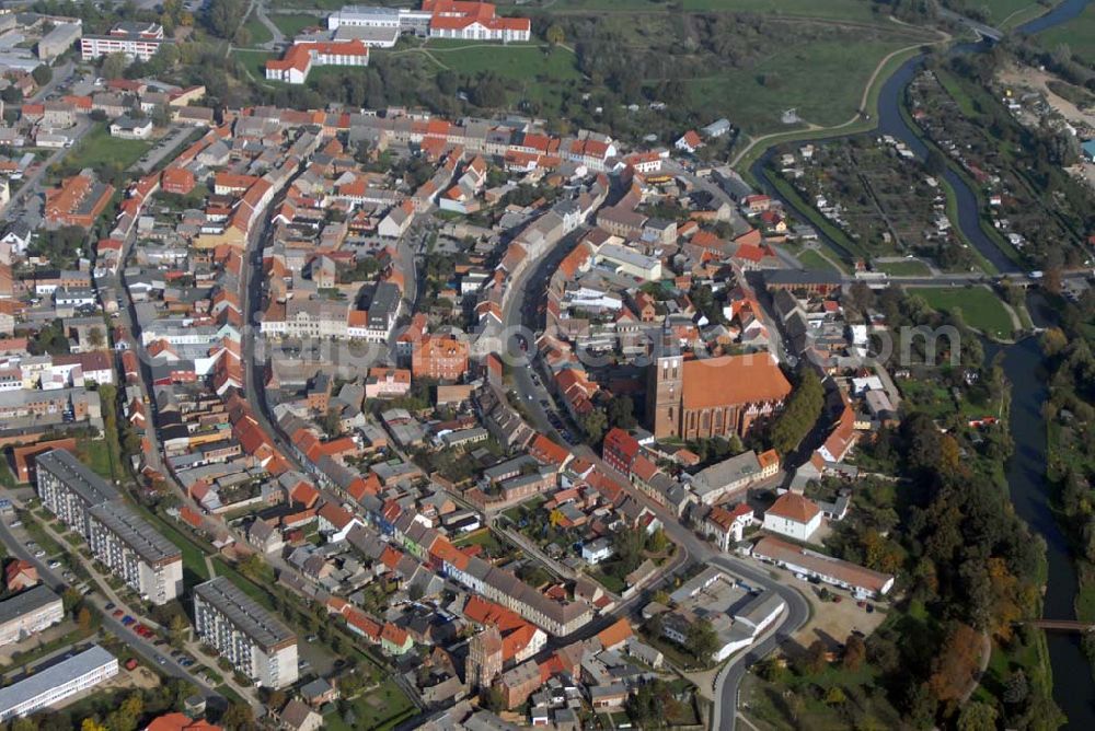 Altentreptow from the bird's eye view: Blick auf die Innenstadt von Altentreptow am Fluss Tollense sowie der Evangelischen Kirchengemeinde St.Petri - Mühlenstraße 4, 17087 ALTENTREPTOW - Tel.: 03961 / 21 47 45 - Fax: 03961 22 99 851 - Mail: altentreptow@kirchenkreis-demmin.de