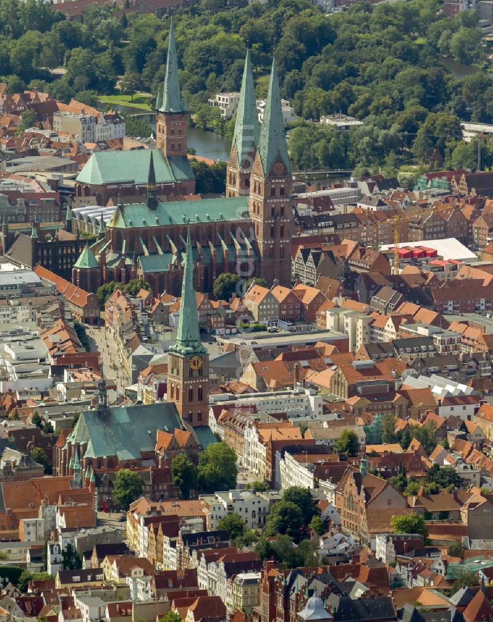 Aerial photograph Lübeck - View of the city center and the Old Town - center of Lübeck in Schleswig-Holstein. To see in the city center, the church St.Jakobi Church, St. Mary's Church, St Peter's Church, St.Aegidien Church and the Lübeck Cathedral