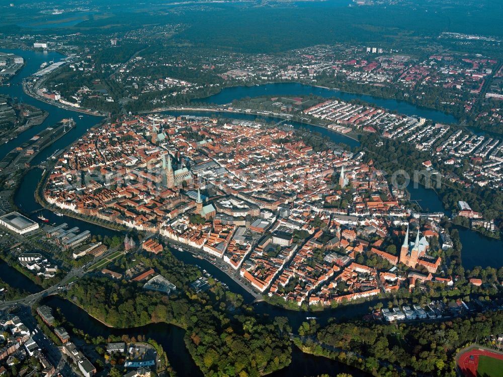 Aerial photograph Lübeck - View of the city center and the Old Town - center of Lübeck in Schleswig-Holstein. To see in the city center, the church St.Jakobi Church, St. Mary's Church, St Peter's Church, St.Aegidien Church and the Lübeck Cathedral