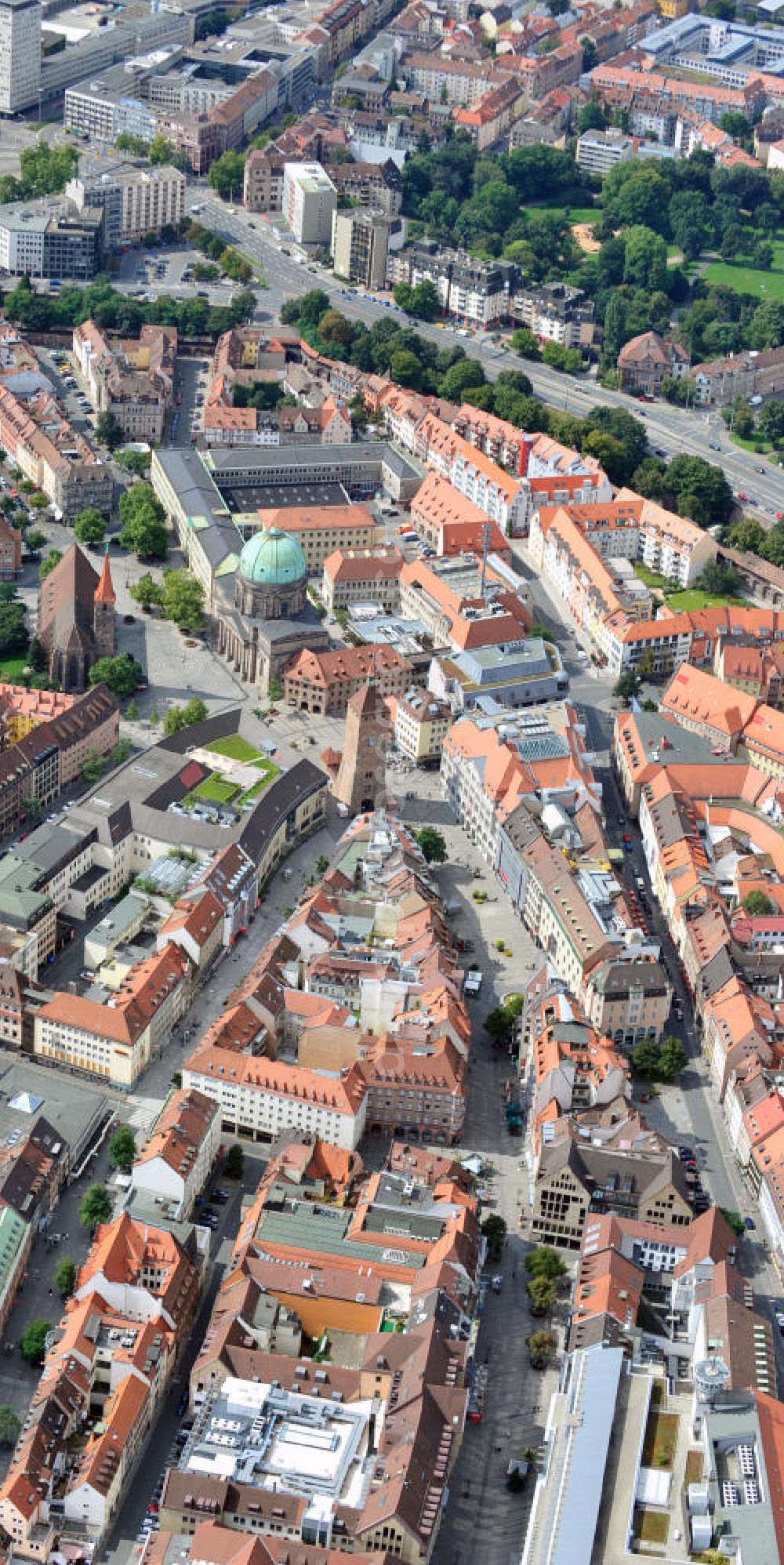 Nürnberg from the bird's eye view: Stadtansicht auf die engere Innenstadt und Altstadtbereiche von Nürnberg. City View to the closer downtown and old town areas of Nuremberg.