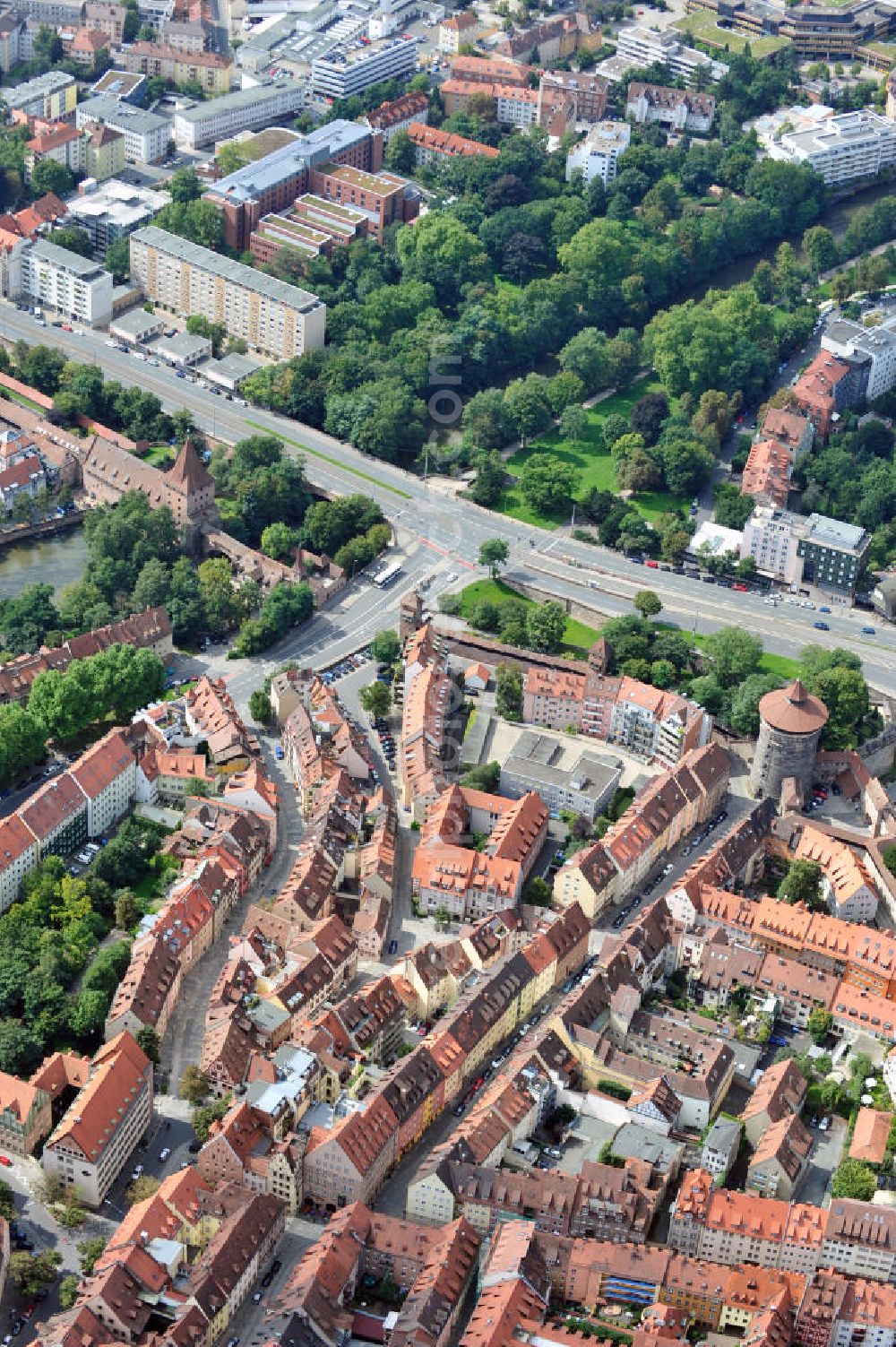 Nürnberg from the bird's eye view: Stadtansicht auf die engere Innenstadt und Altstadtbereiche von Nürnberg. City View to the closer downtown and old town areas of Nuremberg.