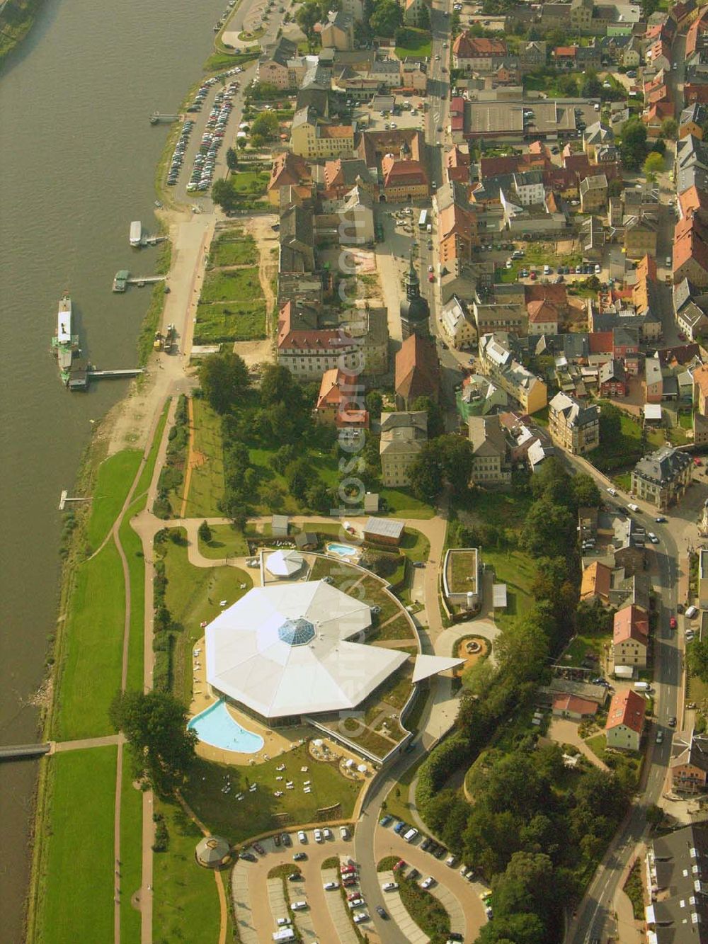 Bad Schandau from the bird's eye view: Evangelisch-Lutherischen Johanniskirche Bad Schandau, Markt Telefon 03 50 22 / 4 23 96 und Toskana Therme, Bad Schandau, Rudolf-Sendig-Straße 8 A, 01814 Bad Schandau