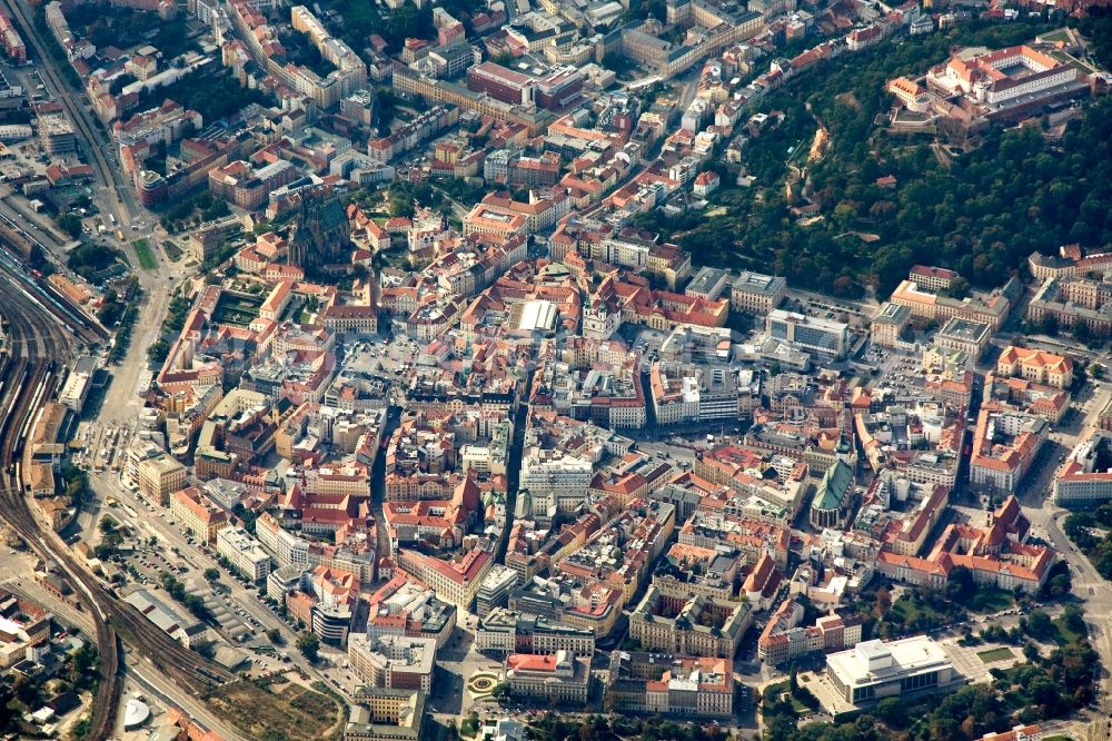 Aerial photograph Brünn / Brno - View of the inner city and the fortress Spilberk Castle of Brno / in the district Region South Moravia / Jihomoravsky kraj in the Czech republic. The castle includes among others the Museum of the City of Brno, a library and the photo archive 