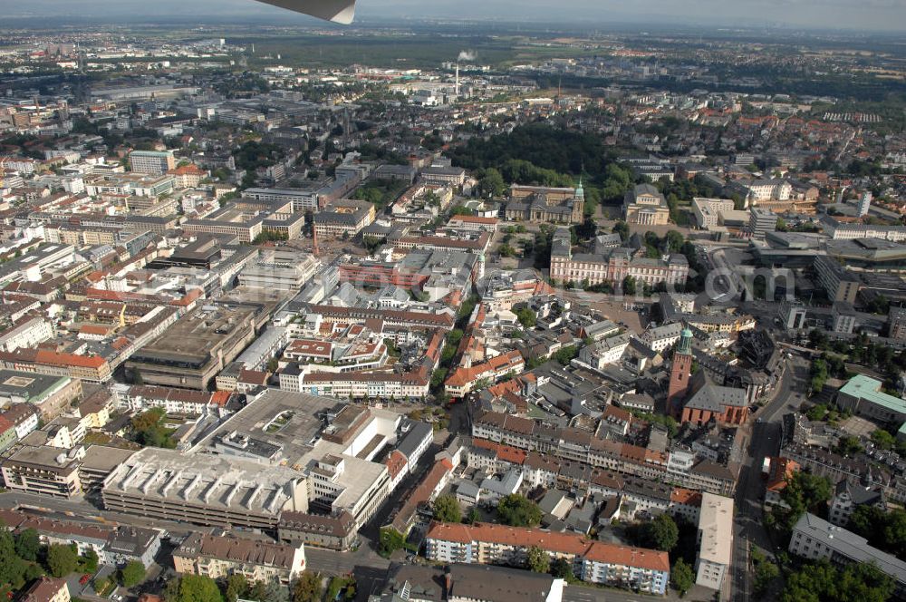 Aerial image Darmstadt - Blick auf die Innenstadt von Darmstadt. Im Hintergrund ist das Residenzschloss Darmstadt zu sehen. Das Schloss befindet sich in der Wissenschaftsstadt Darmstadt, am östlichen Ende der Rheinstraße, die von Westen kommend in die Stadt führt. Im Schloss sind unter Anderem die Hessische Universitäts- und Landesbibliothek, Institute der Technischen Universität, ein Polizeirevier und ein Theater untergebracht.