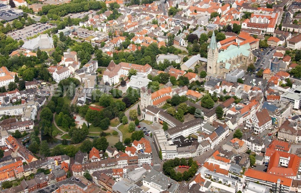 Paderborn from the bird's eye view: Downtown at the cathedral in Paderborn in North Rhine-Westphalia