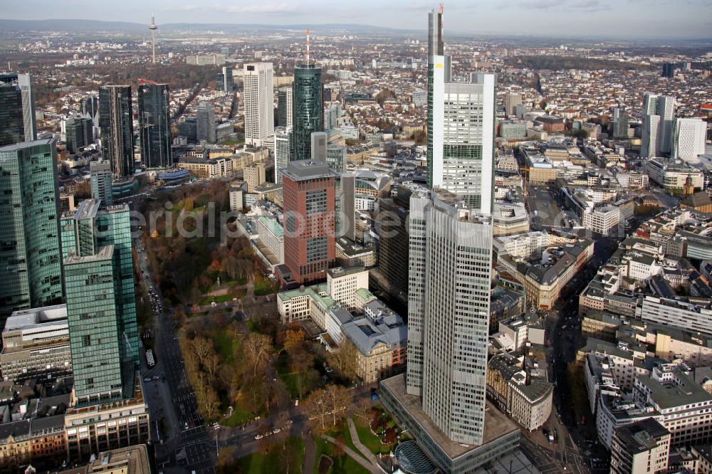 Frankfurt am Main from above - Blick auf die Innenstadt von Frankfurt am Main, mit dem Eurotower der Europäischen Zentralbank im Vordergrund und dem English Theatre & Hotel Taz, sowie dem Commerzbank-Tower. View to the inner city of Frankfurt on the Main, with the Eurotower of the European Central Bank, the English Theatre & Hotel Taz and the Commerzbank-Tower.