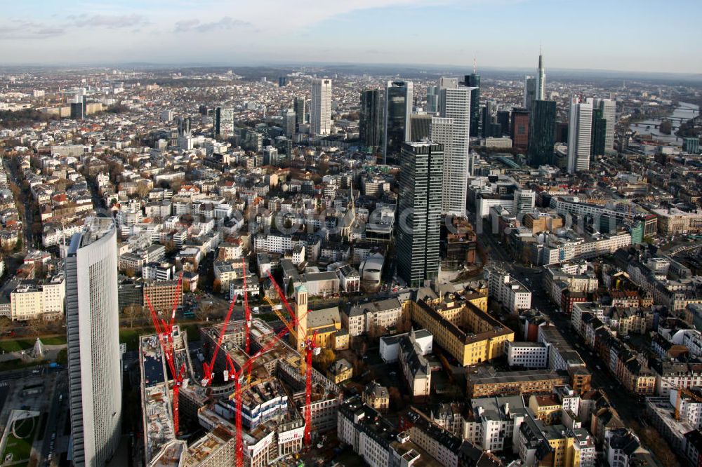 Aerial photograph Frankfurt am Main - Blick auf das Bankenviertel an der Mainzer Landstraße und die Innenstadt mit der Matthäuskirche von Frankfurt am Main in Hessen. Neben dem Kastor und Pollux Doppelturm wird ein neuer Büroturm, der Tower 185 errichtet. Das Gebäude soll 2011 fertiggestellt werden. View to the inner city at the Mainzer highway andt the office towers of Frankfurt on the Main.