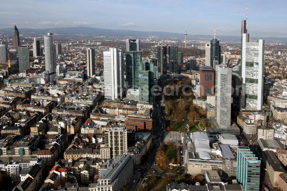 Aerial image Frankfurt am Main - Blick auf die Frankfurter Innenstadt und das Bankenviertel, mit dem Main Tower, dem Commerzbank-Tower und dem Trianon. View to the inner city of Frankfurt at the Main.