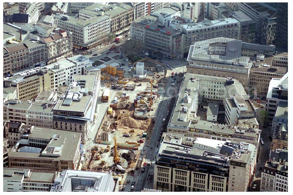 FRANKFURT / Main - Hessen from the bird's eye view: Innenstadt von Frankfurt am Main. E-Mail: onlinebuero@stadt-frankfurt.de <onlinebuero@stadt-frankfurt.de> E-Mail: webmaster@stadt-frankfurt.de