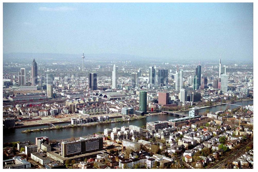 Aerial image FRANKFURT / Main - Hessen - Innenstadt von Frankfurt am Main mit Blick auf das Westhafengelände am Main.