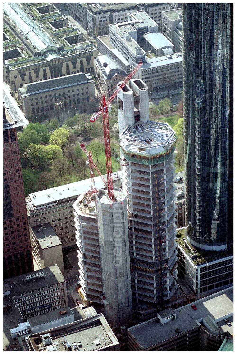 FRANKFURT / Main - Hessen from the bird's eye view: Innenstadt von Frankfurt am Main mit dem Main Tower Landesbank Hessen-Thüringen Girozentrale Anstalt des öffentlichen Rechts MAIN TOWER Neue Mainzer Straße 52-58 D-60311 Frankfurt am Main Germany, Tel. (+49) 69 91 32-01