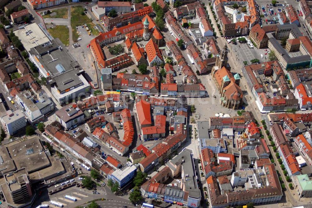 Heilbronn from above - Blick auf die Innenstadt von Heilbronn. In der Bildmitte befindet sich die Kilianskirche. Am oberen linken Rand sieht man den Deutschhof, in dessen Räumen die Städtischen Museen Heilbronn und die VHS untergebracht sind.