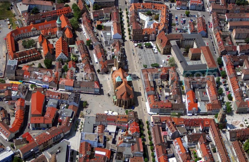 Heilbronn from the bird's eye view: Blick auf die Innenstadt von Heilbronn. In der Bildmitte befindet sich die Kilianskirche. Am oberen linken Rand sieht man den Deutschhof, in dessen Räumen die Städtischen Museen Heilbronn und die VHS untergebracht sind.