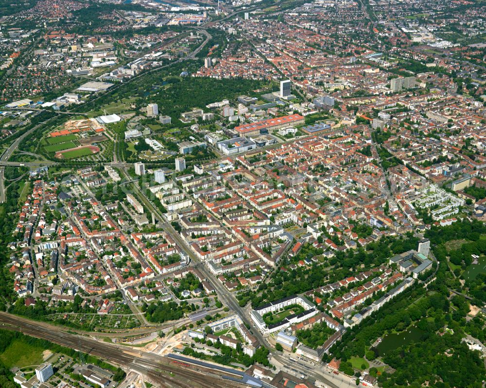 Karlsruhe from the bird's eye view: Cityscape of the district on street Karlstrasse in the district Suedweststadt in Karlsruhe in the state Baden-Wuerttemberg, Germany