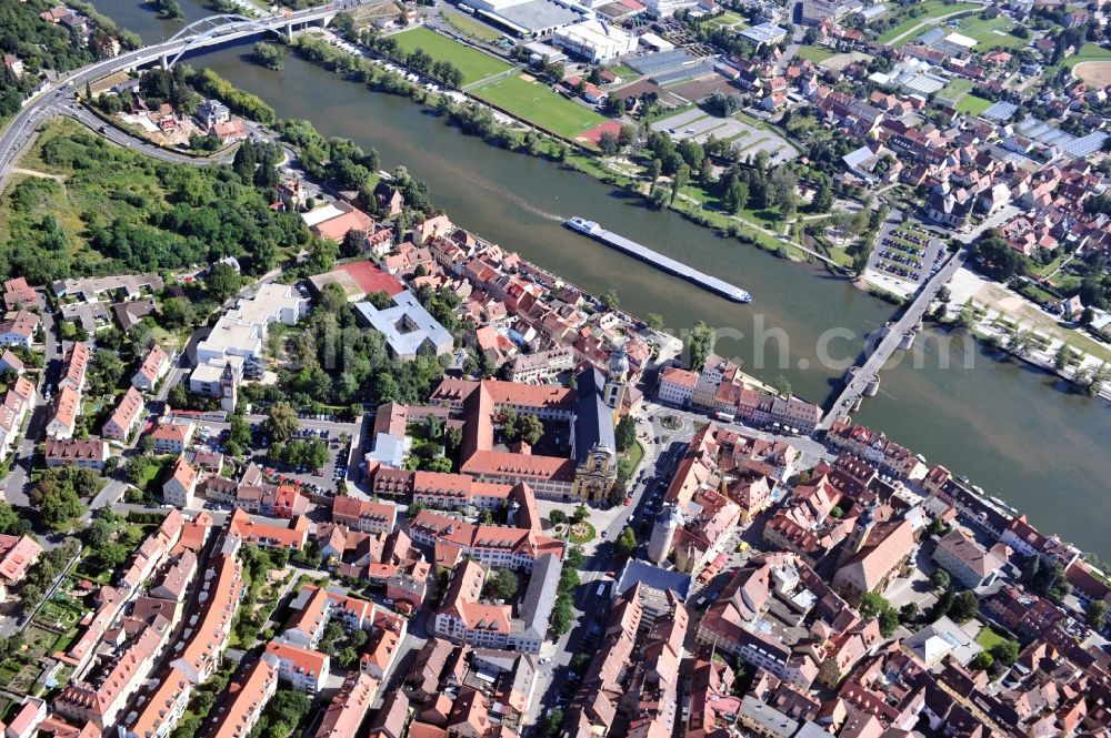 Aerial photograph Kitzingen am Main - View at the Main Bridge and the city center with the Ursuline Convent and the City Council of Kitzingen am Main in Bavaria. As one of the oldest cities of Lower Franconia Kitzingen was mentioned 745 for the first time