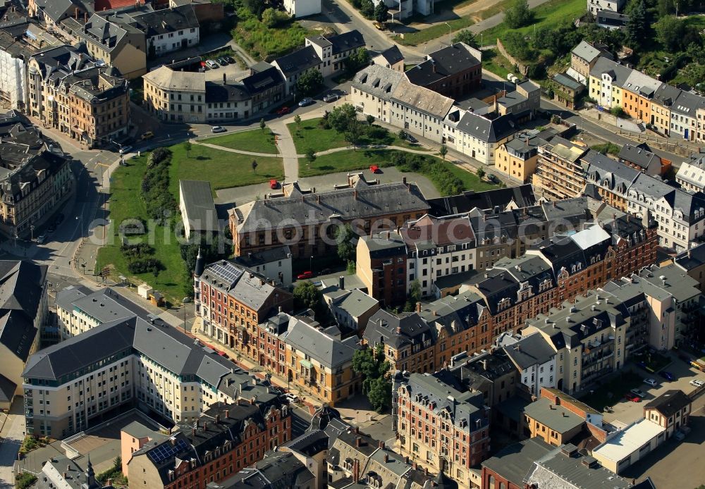 Greiz from the bird's eye view: In the center of Greiz in Thuringia in the area Marstallstrasse, Mollberg road, Friedrich Naumann road and August-Bebel street apartment buildings from the period of the townscape