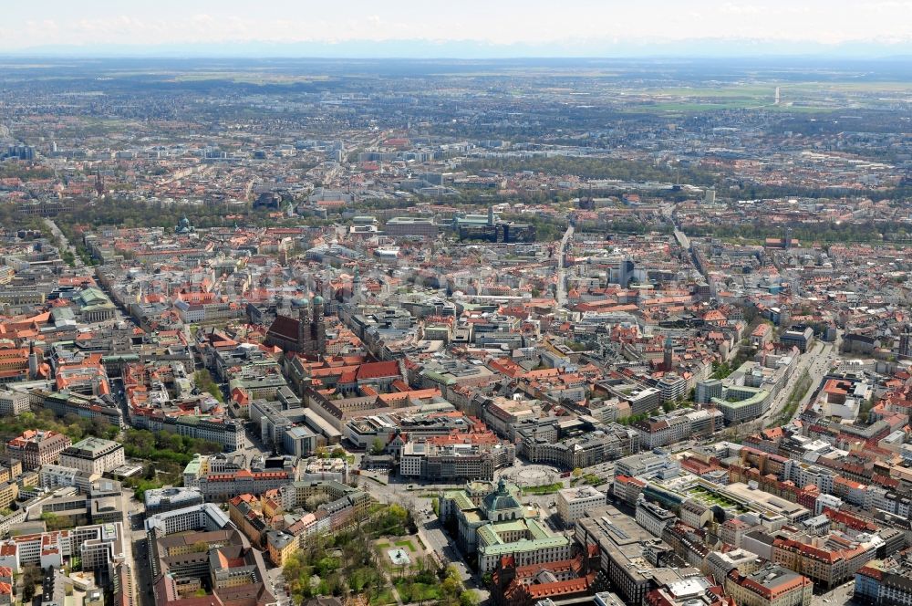 München from the bird's eye view: Munich city center, overlooking the Frauenkirche, New City Hall and the parish church of St. Peter. The Frauenkirche (center) is the cathedral church of the Archbishop of Munich and Freising and is considered a symbol of the Bavarian capital. The three-aisled late Gothic brick building with a surrounding ring of chapels is 109 m long, 40 meters wide and 37 meters high. The foundation stone for today's woman in the church was built in 1468 by Duke Sigismund