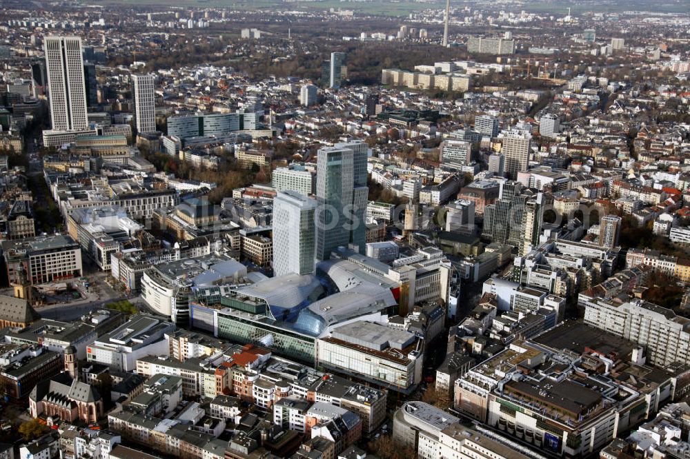 Frankfurt am Main from the bird's eye view: Blick auf die Frankfurter Innenstadt mit dem Palais Quartier im Zentrum. Der Gebäudekomplex an der Zeil besteht aus dem Einkaufscenter My Zeil, einem 135 Meter hohem Büroturm, dem Jumeirah Frankfurt Hotel sowie der Rekonstruktion des Palais Thurn und Taxis. Die Bauarbeiten begannen im Jahr 2004 und wurden 2010 abgeschlossen. View to the inner city of Frankfurt on the Main with the Palais Quartier in the center.